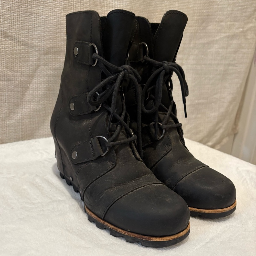 Sorel Black Lace-Up Women's Joan of Arctic Wedge Boot